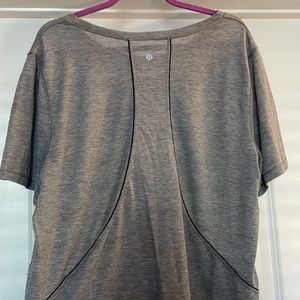 Women’s lululemon shirt